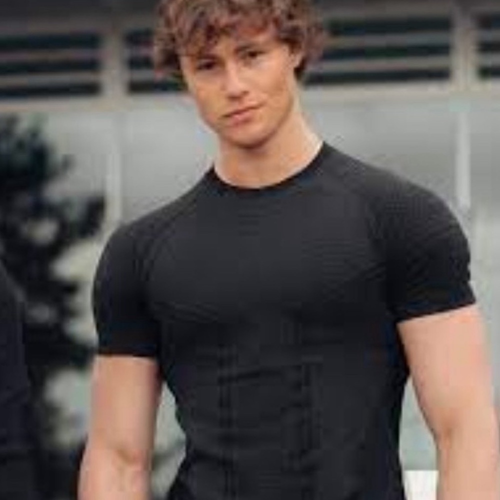 ISO This gymshark onyx shirt any size S or M